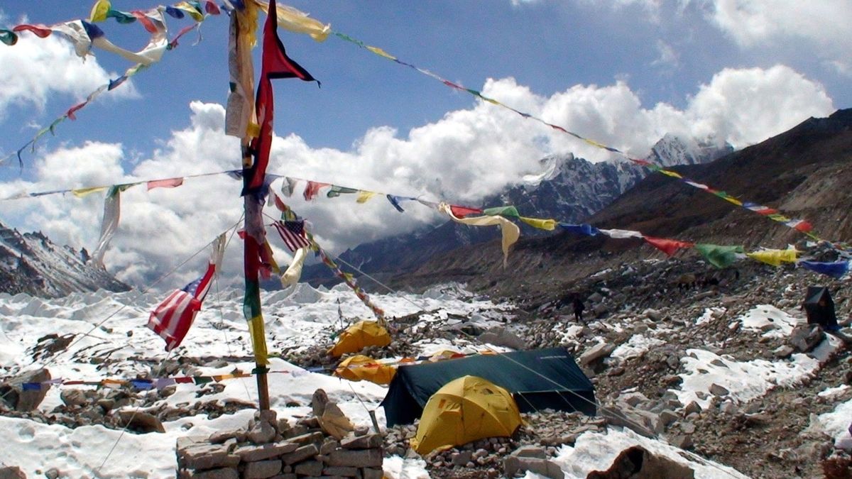 Everest Base Camp Trek Package: 14 Days Journey to the Foot of Mount Everest
